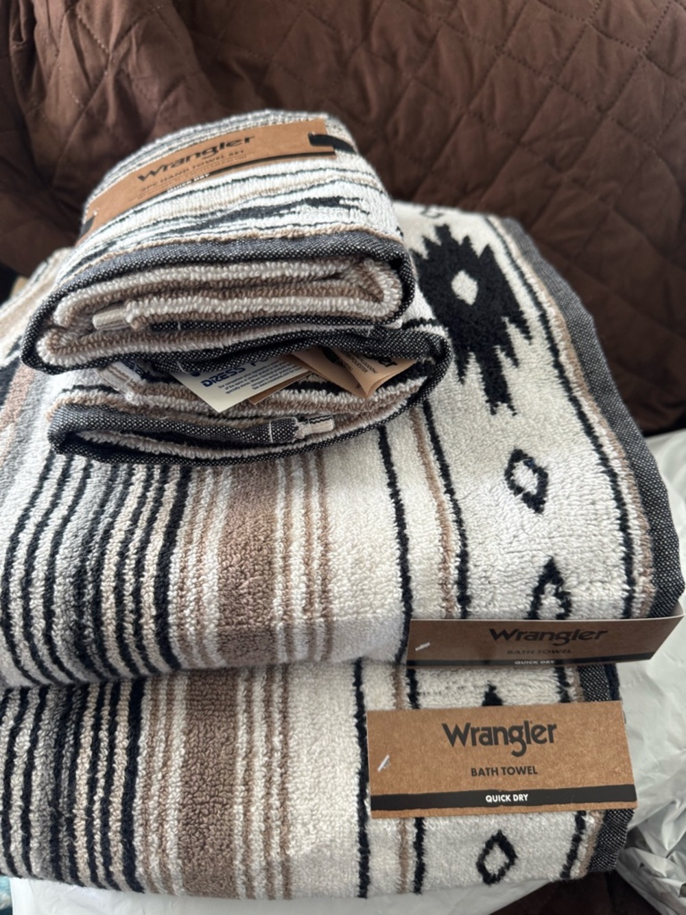 Wrangler Black, White & Brown Aztec 2 bath + 2 Hand Towel Set - NWT